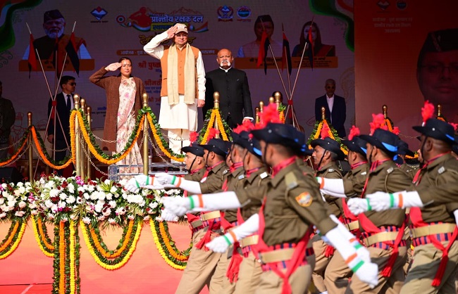 पीआरडी निदेशालय मैदान में Chief Minister  पुष्कर सिंह धामी और विभागीय मंत्री रेखा आर्या रैतिक परेड की सलामी लेते.