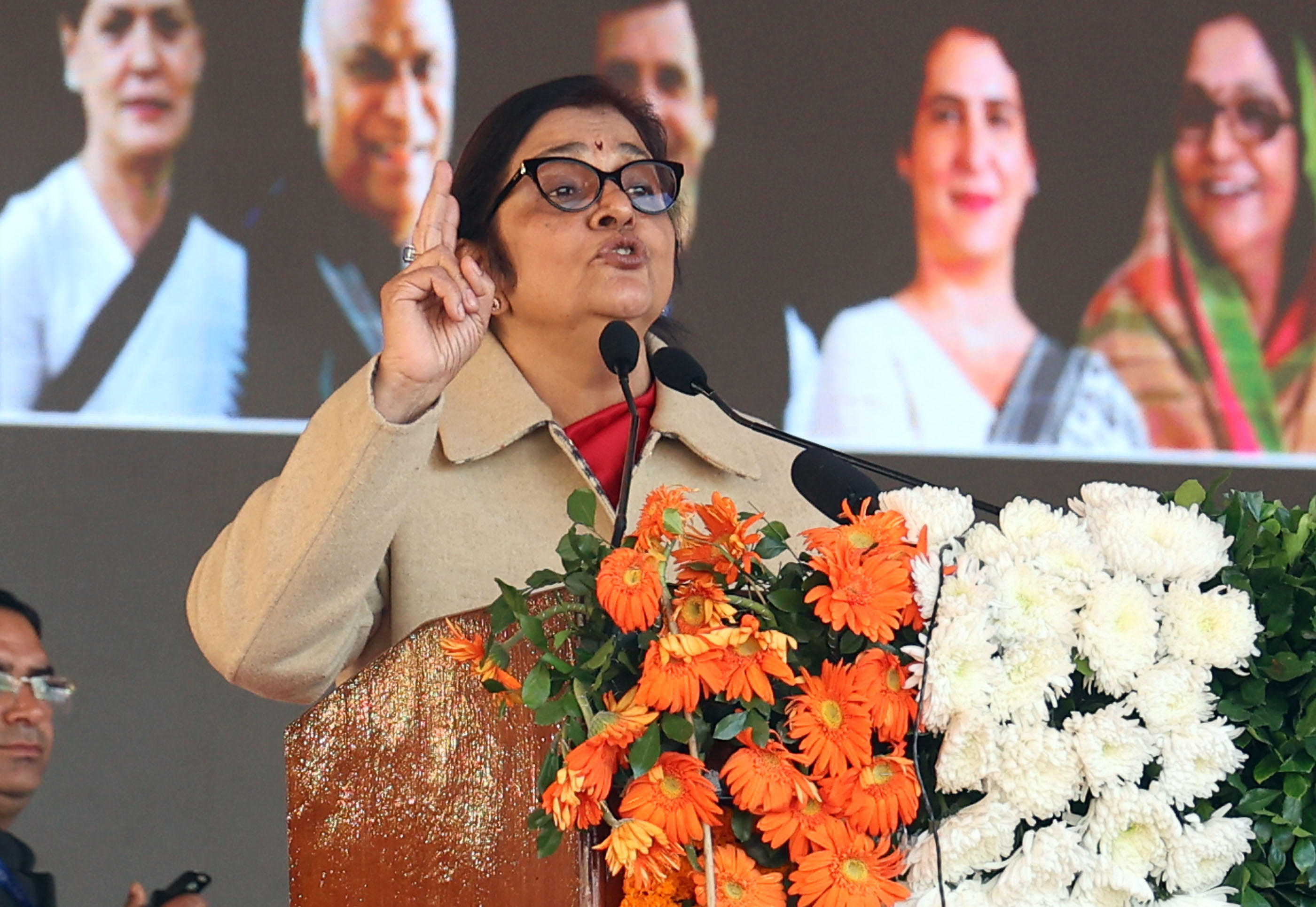 रैली कीे संबोधित करते हुए रजनी पाटिल. रैली कीे संबोधित करते हुए रजनी पाटिल.