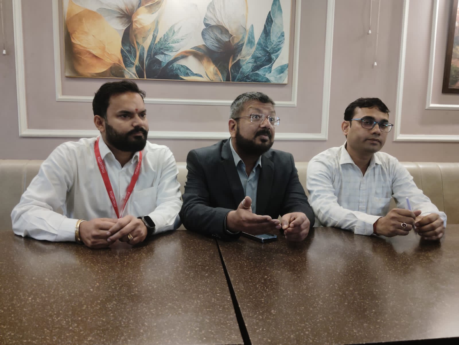 प्रेस वार्ता के दौरान जानकारी देते हैं डॉक्टर विवेक गुप्ता व अन्य प्रेस वार्ता के दौरान जानकारी देते हैं डॉक्टर विवेक गुप्ता व अन्य