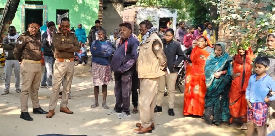 विवाहिता की मौत के बाद छानबीन में जुटी पुलिस.