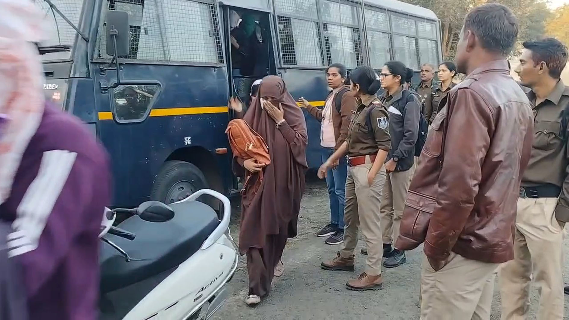 राज्य साइबर पुलिस ने फर्जी एडवाइजरी कॉल सेंटर पर मारा छापा