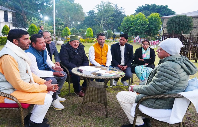 घनसाली क्षेत्र के प्रतिनिधिमंडल पिलखी स्वास्थ्य सेवाओं के उन्नयन के लिए Chief Minister  पुष्कर सिंह धामी से मुलाकात करते.