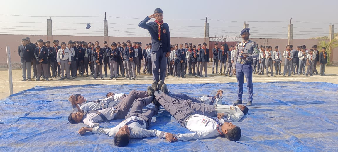 अररिया फोटो:स्काउट गाइड के बच्चे शारीरिक प्रदर्शन करते अररिया फोटो:स्काउट गाइड के बच्चे शारीरिक प्रदर्शन करते