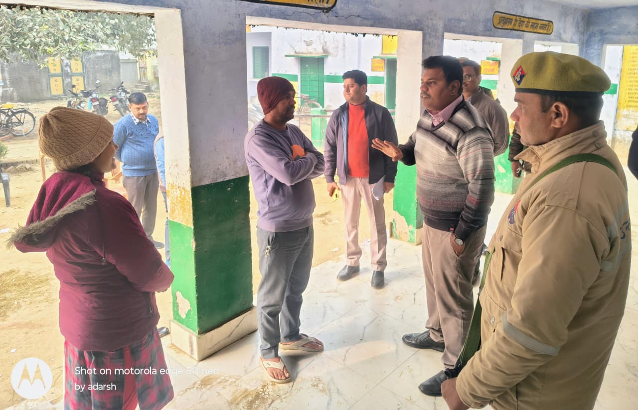 स्कूल का निरीक्षण करते स्कूल का निरीक्षण करते