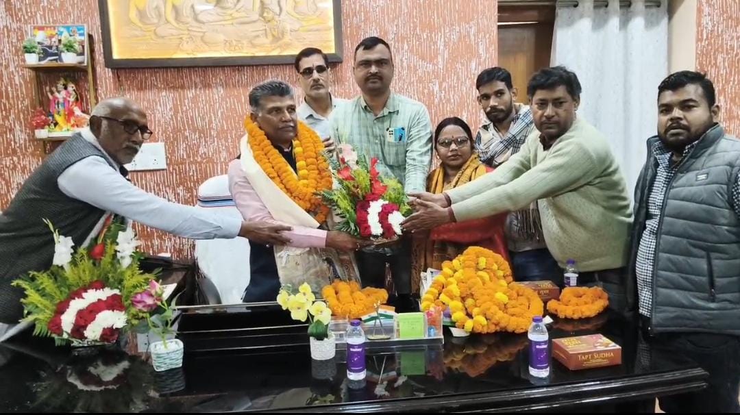 पदभार लेते प्रणव कुमार पदभार लेते प्रणव कुमार