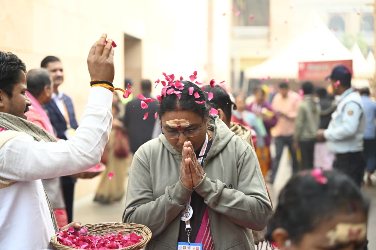 काशी विश्वनाथ दरबार में तमिल महिलाएं