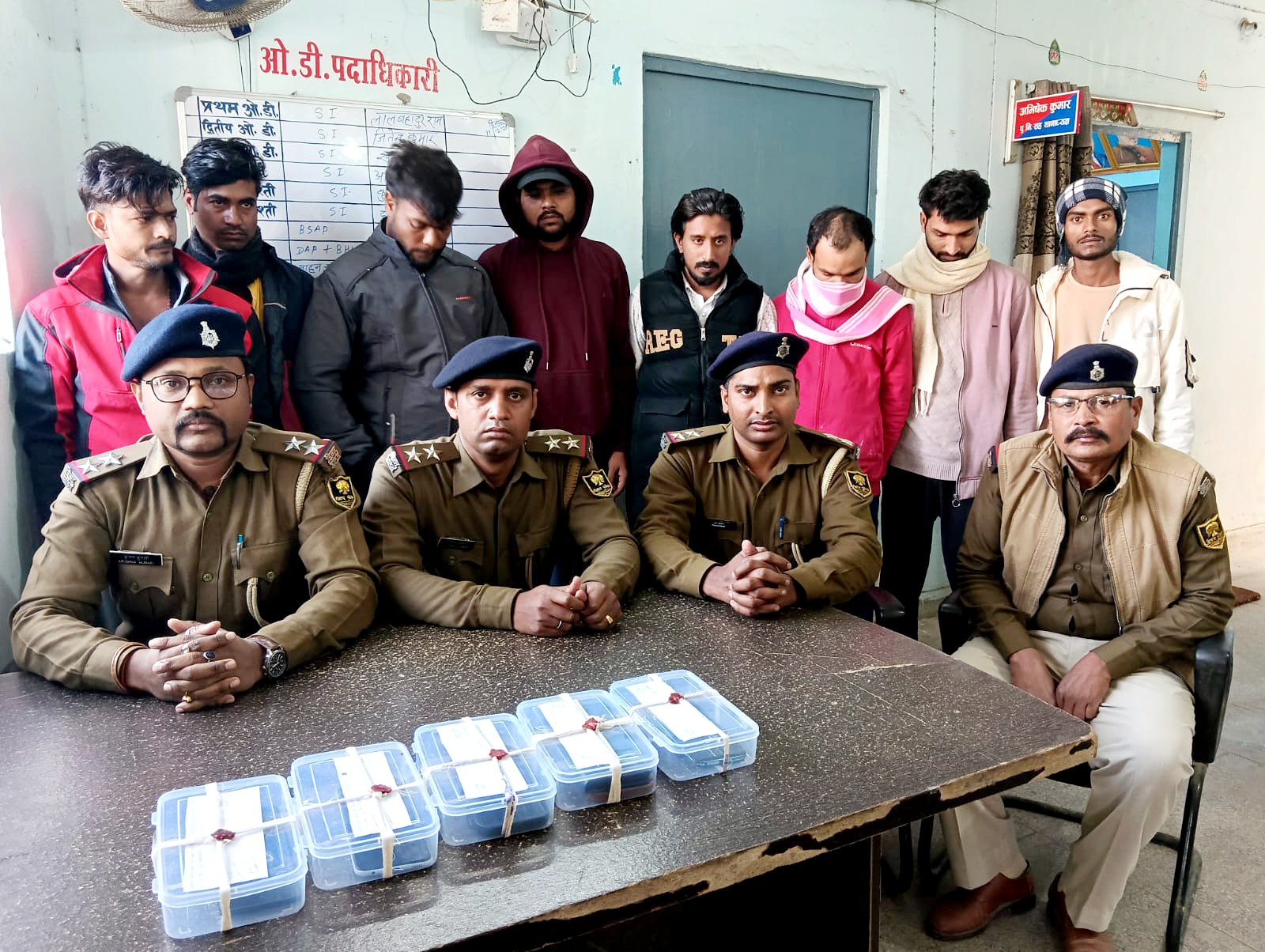 पुलिस गिरफ्त में बाइक चोर गिरोह के सदस्य