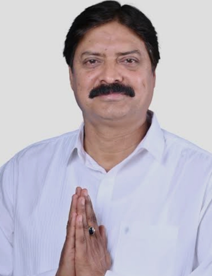 पूर्व मेयर.