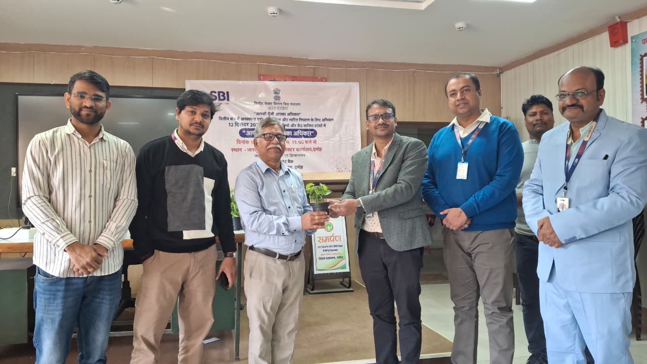 दमोह-आपकी पूंजी आपका अधिकार कलेक्टर कोचर ने कहा योजना का लाभ उठायें