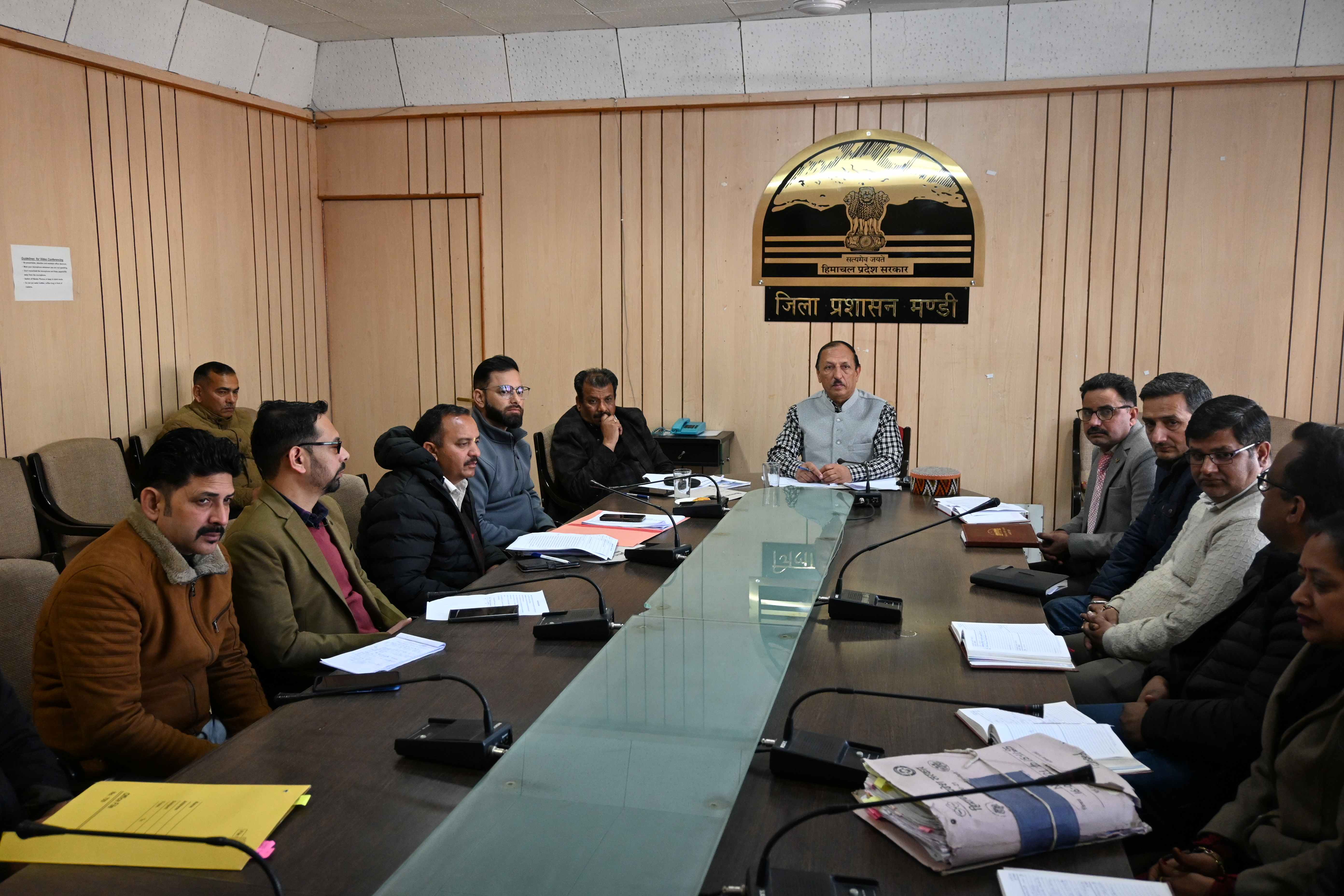 खाद्य सुरक्षा एवं उचित मूल्य दुकानों की कार्यप्रणाली को लेकर समीक्षा बैठक की अध्यक्षता करते हुए. खाद्य सुरक्षा एवं उचित मूल्य दुकानों की कार्यप्रणाली को लेकर समीक्षा बैठक की अध्यक्षता करते हुए.