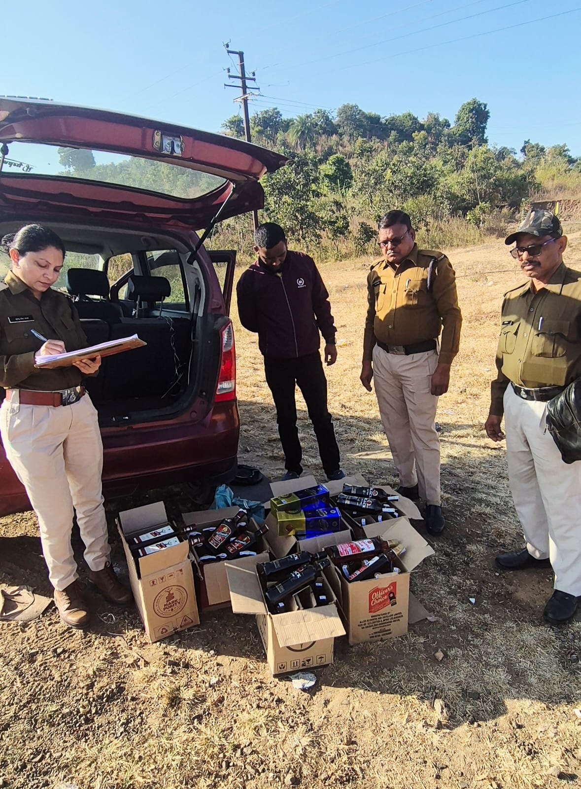 Six boxes of foreign liquor seized from Dharna area Six boxes of foreign liquor seized from Dharna area