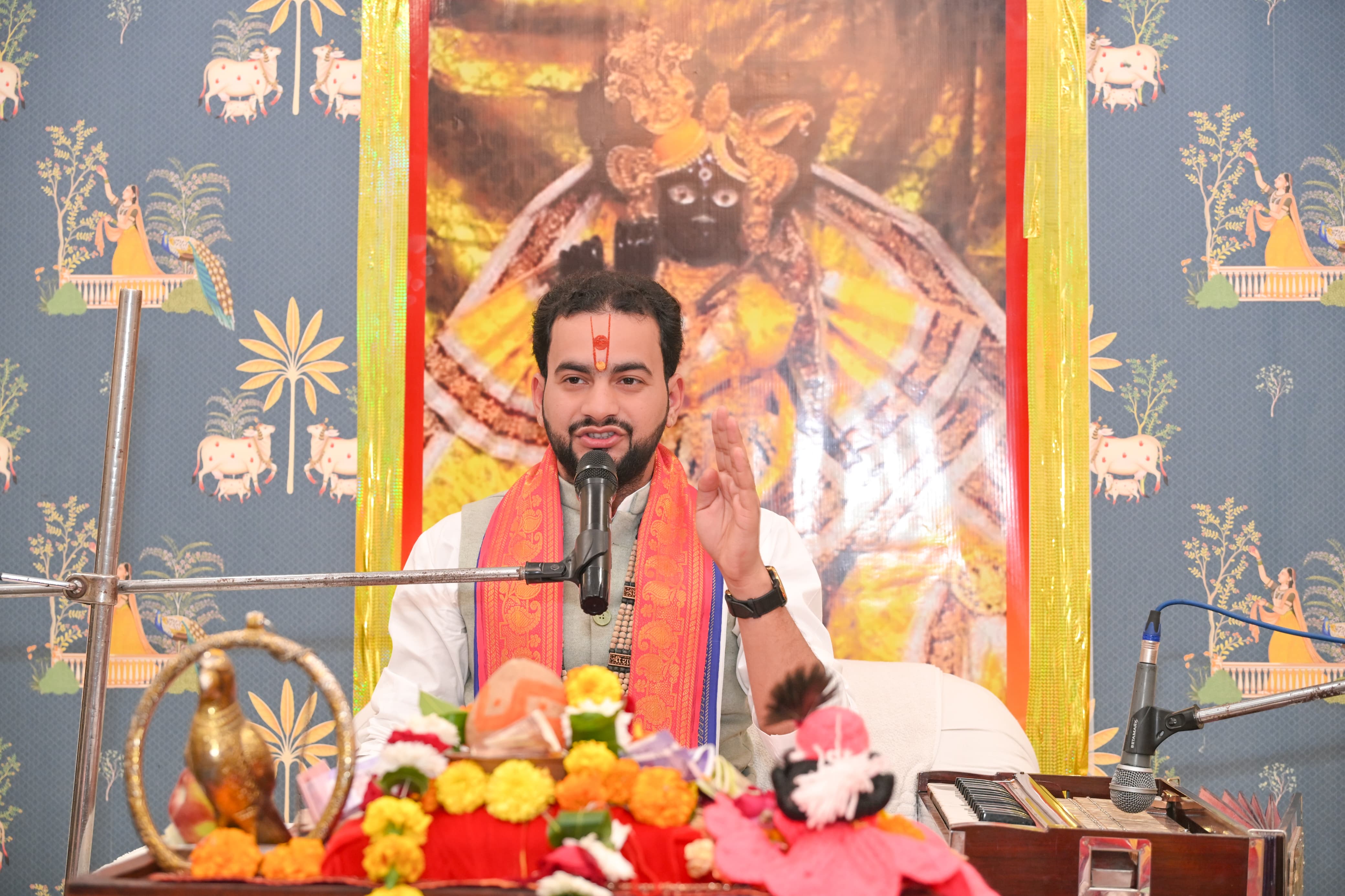 श्रीमद् भागवत सप्ताह भक्ति ज्ञान यज्ञ महोत्सव में कथा का श्रवण कराते आचार्य व्योम त्रिपाठी. श्रीमद् भागवत सप्ताह भक्ति ज्ञान यज्ञ महोत्सव में कथा का श्रवण कराते आचार्य व्योम त्रिपाठी.