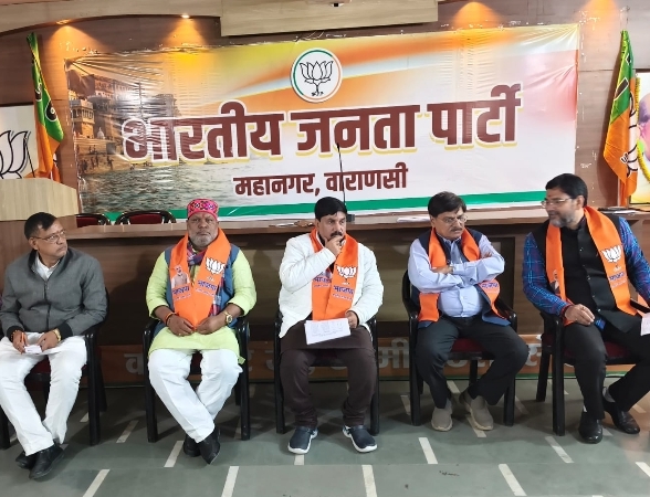 भाजपा कार्यालय पर जिम्मेदारी बांटते महानगर अध्यक्ष प्रदीप