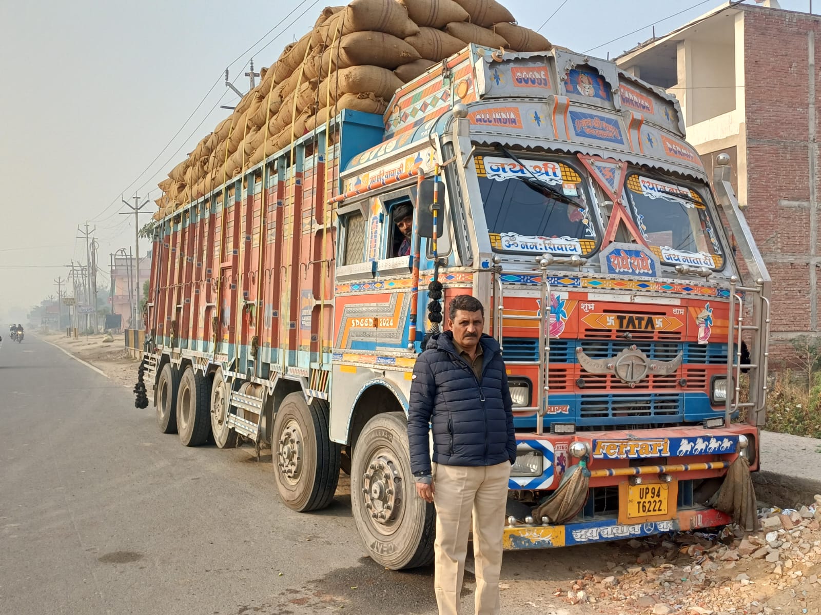 सीज ट्रक करता अधिकारी