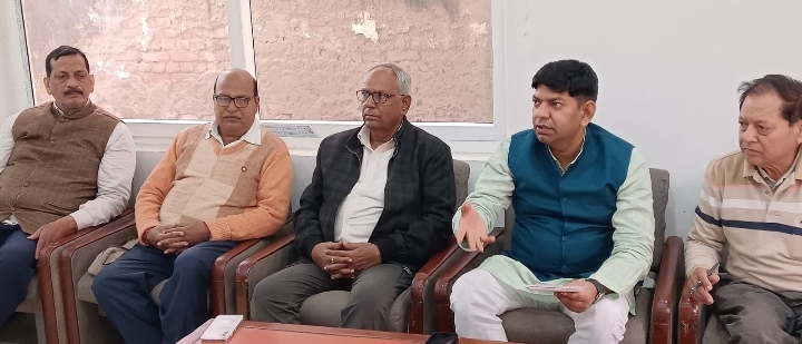 पत्रकार वार्ता करते सुधीर सिंह पत्रकार वार्ता करते सुधीर सिंह