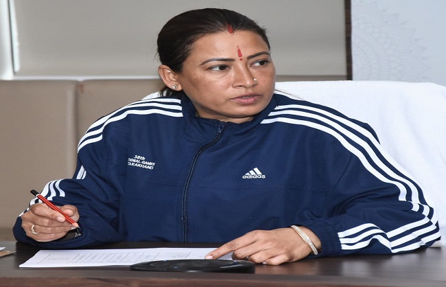 मंत्री रेखा आर्या.