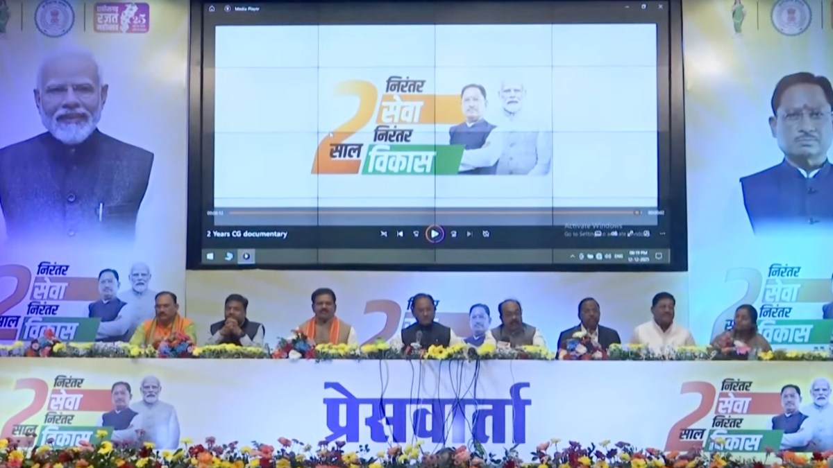 न्यू सर्किट हाउस कन्वेंशन सेंटर में पत्रकार वार्ता में Chief Minister  विष्णुदेव