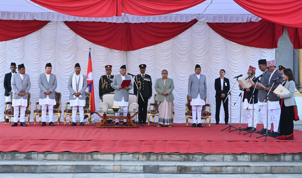 नए मंत्रियों का शपथग्रहण