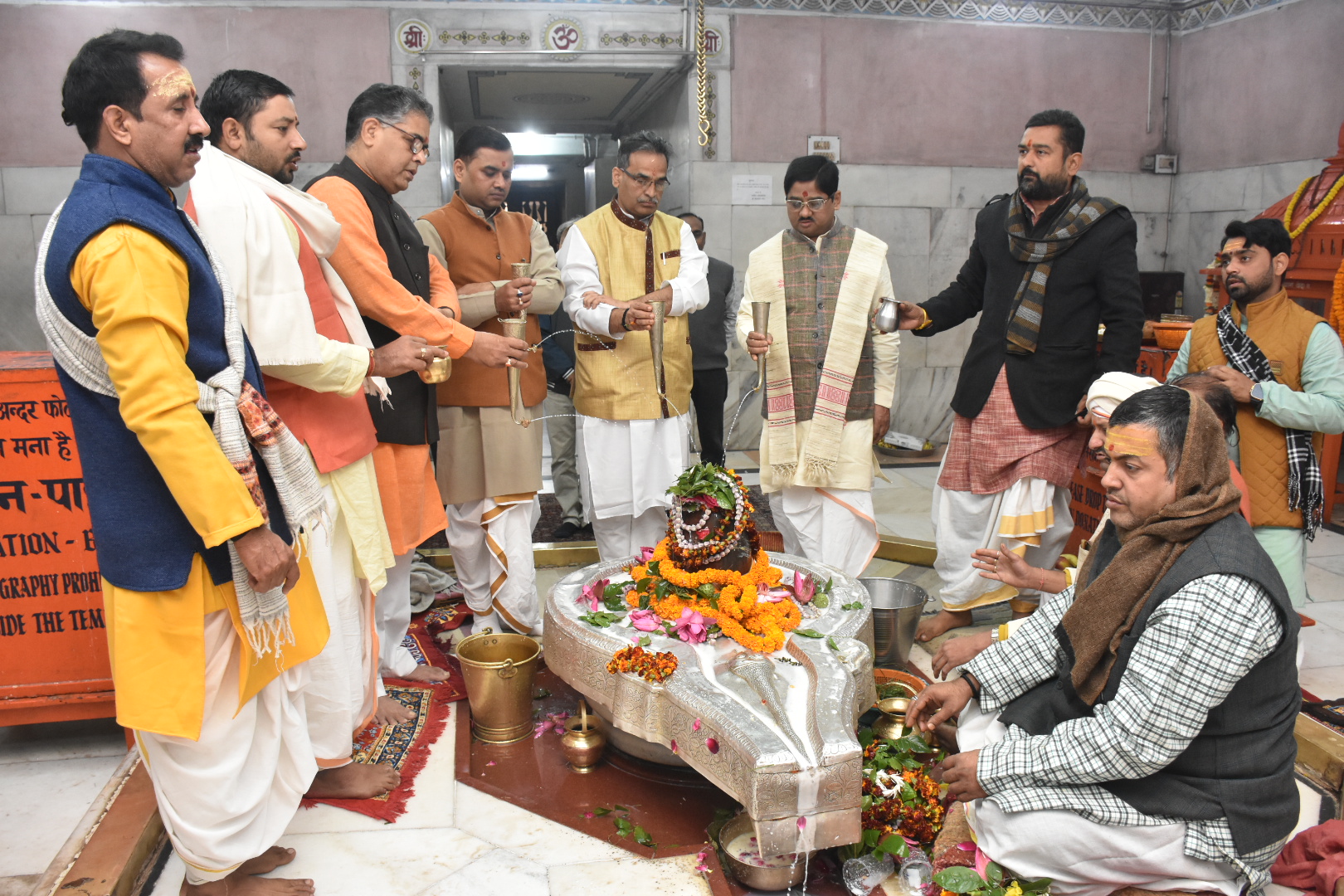 महामना की जयन्ती पर विश्वनाथ मन्दिर में रुद्राभिषेक