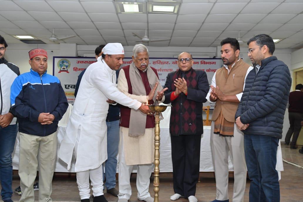 प्राकृतिक चिकित्सा पर राष्ट्रीय संगोष्ठी में प्रतिभागी