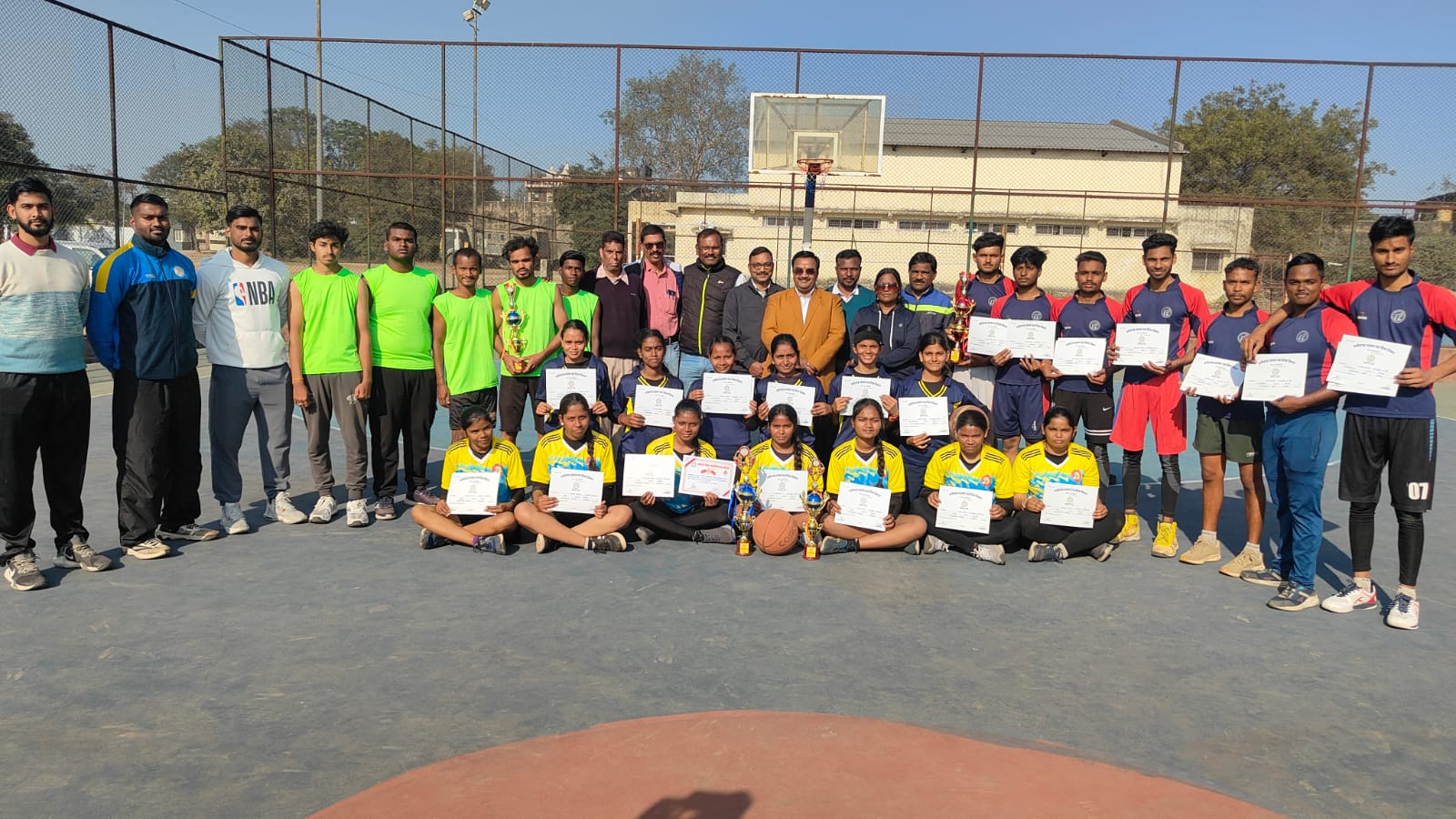 स्वयं अच्छे खिलाड़ी बनें और अपने साथियों को भी किसी न किसी खेल से जुड़ने प्रोत्साहित करें : डॉ प्रशांत