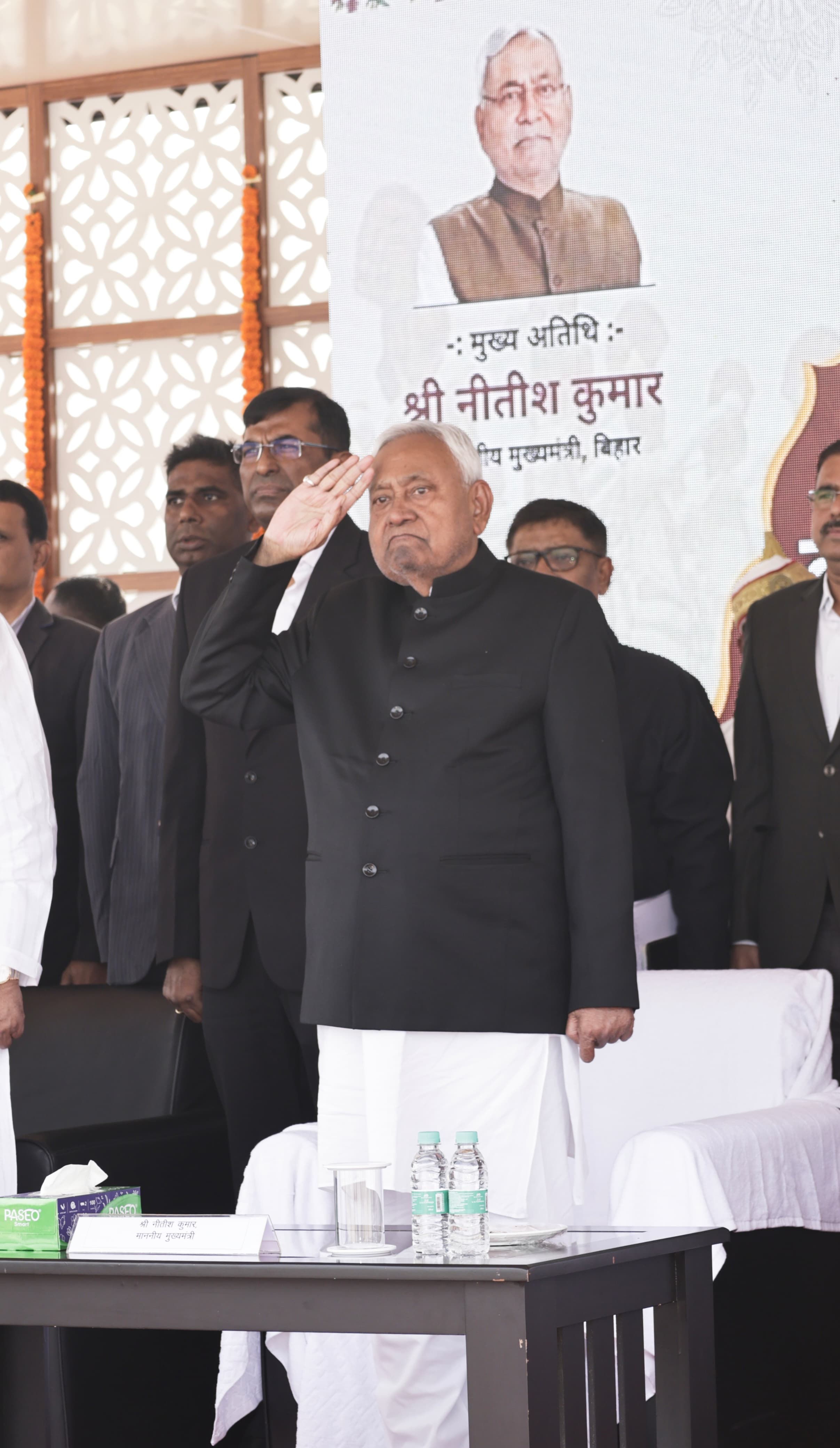 कवर निरीक्षक के परेड में शामिल हुए Chief Minister 