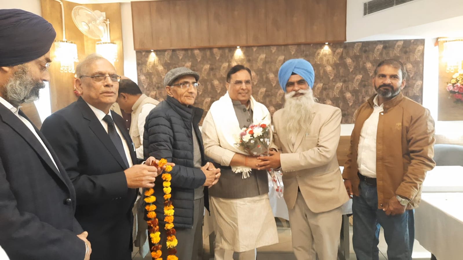 फोटो कैप्शन 13आरटीके1 हरियाणा आर्चरी एसोसिएशन के नवनियुक्त प्रधान कैप्टन अभिमन्यु का स्वागत करते पदाधिकारी। निस ---------------- फोटो कैप्शन 13आरटीके1 हरियाणा आर्चरी एसोसिएशन के नवनियुक्त प्रधान कैप्टन अभिमन्यु का स्वागत करते पदाधिकारी। निस ----------------