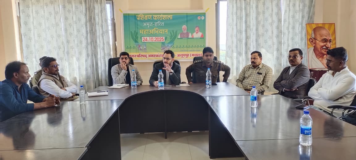 टैक्सी चालकों की बैठक में एसडीएम