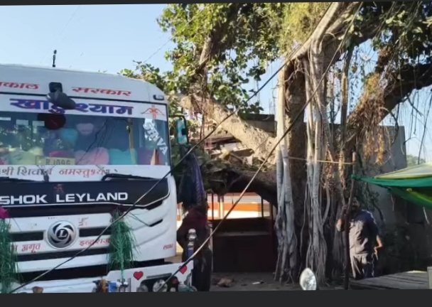 परवलिया चौराहे पर दुर्घटना