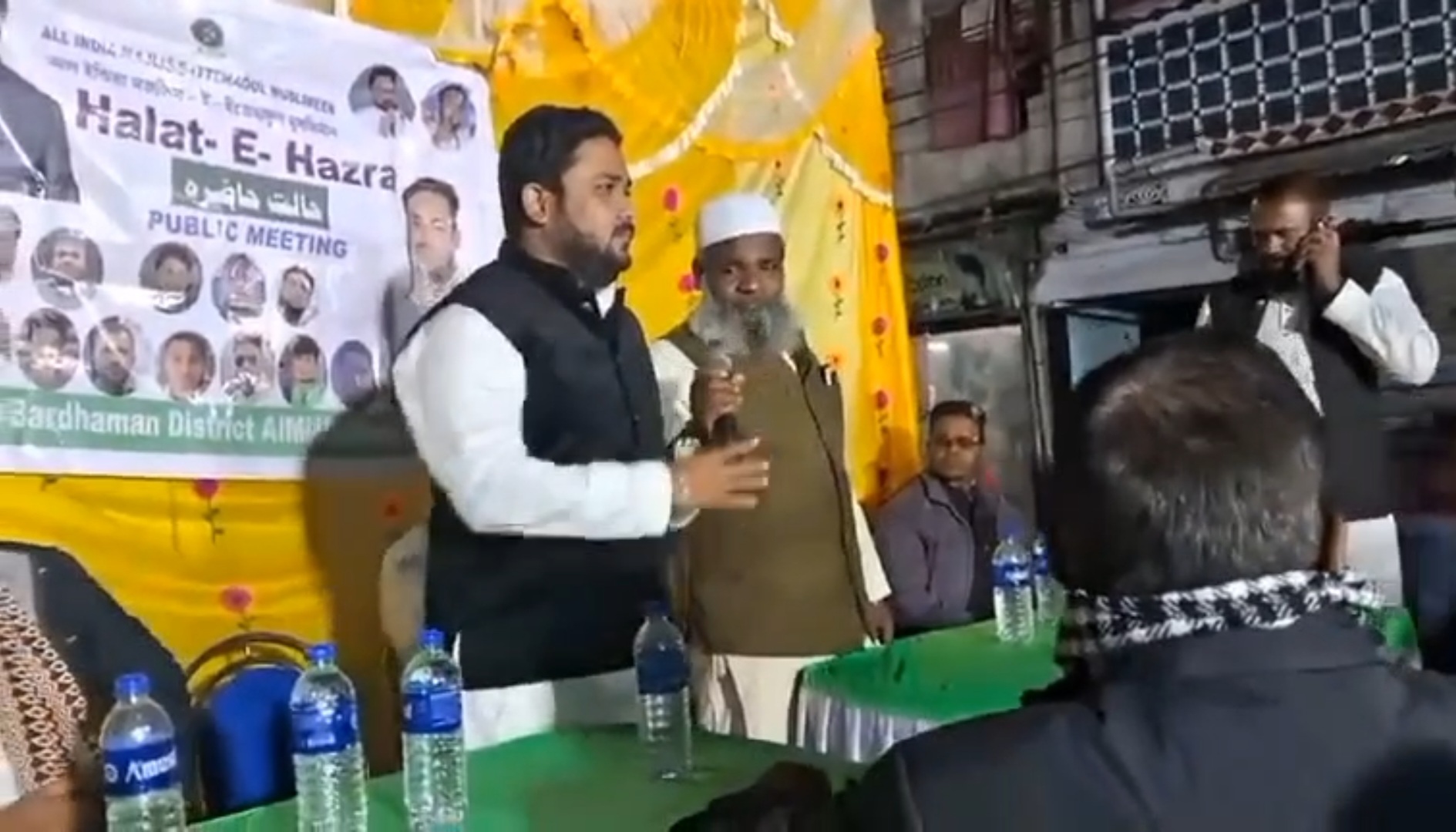 कार्यक्रम में शामिल दानी स कार्यक्रम में शामिल दानी स