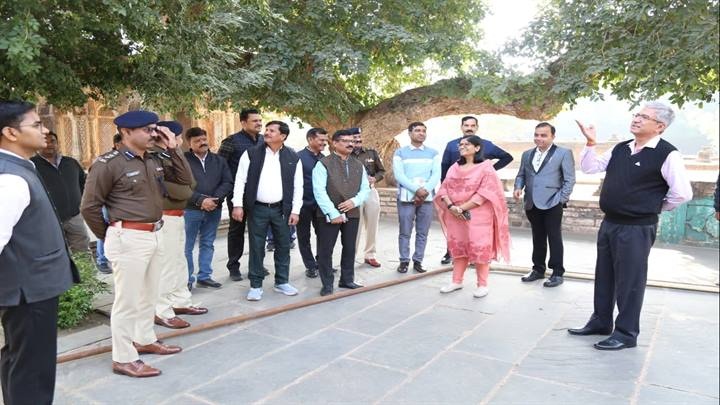 अधिकारियों ने लिया तैयारियों का जायजा अधिकारियों ने लिया तैयारियों का जायजा