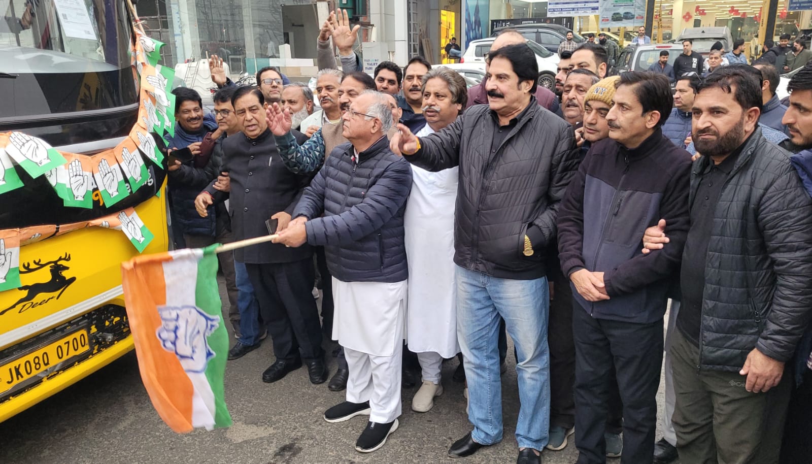 जम्मू-कश्मीर से कांग्रेस का प्रतिनिधिमंडल दिल्ली रवाना, ‘वोट चोरी’ के विरोध में रामलीला मैदान में होने वाली महा रैली में होंगे शामिल जम्मू-कश्मीर से कांग्रेस का प्रतिनिधिमंडल दिल्ली रवाना, ‘वोट चोरी’ के विरोध में रामलीला मैदान में होने वाली महा रैली में होंगे शामिल