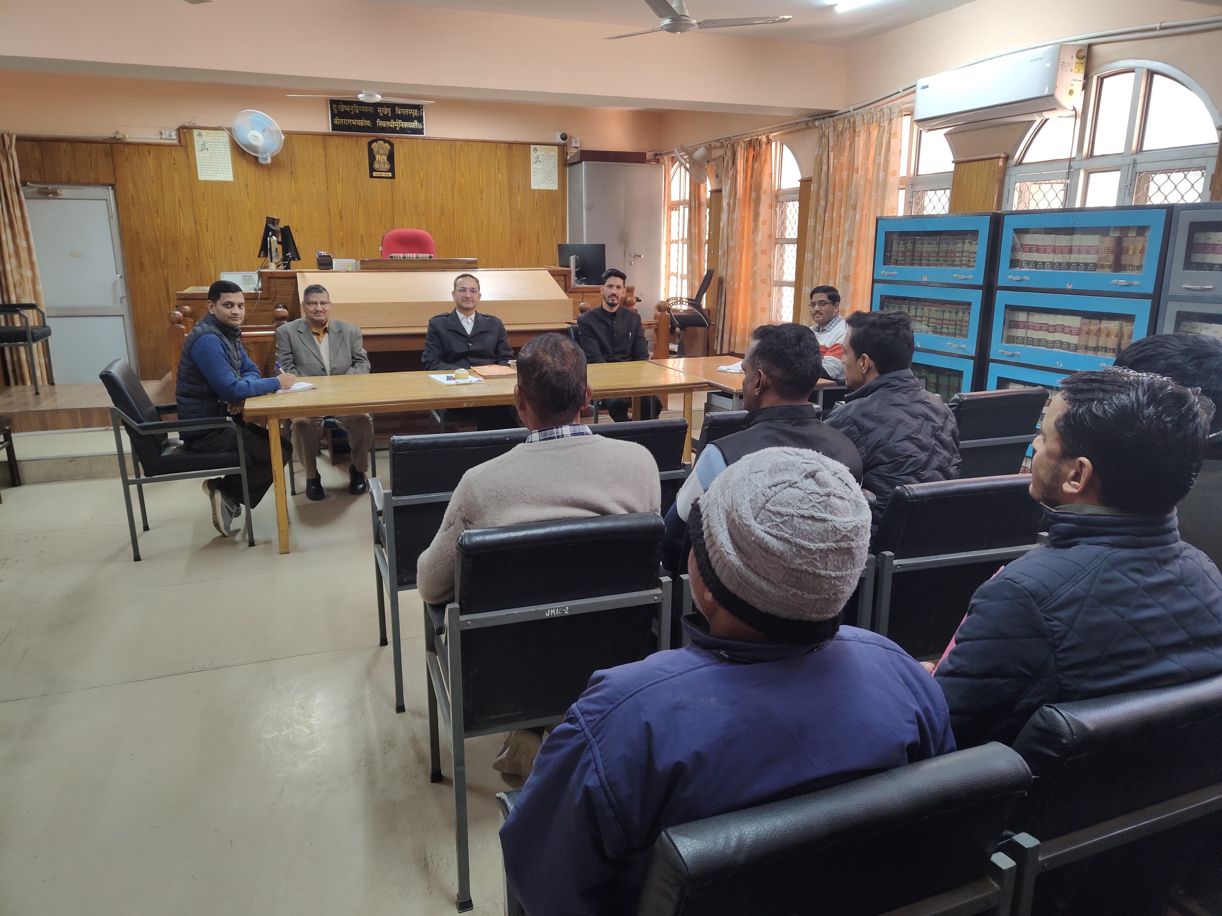 राष्ट्रीय लोक अदालत के दौरान सुनवाई करते हुए।