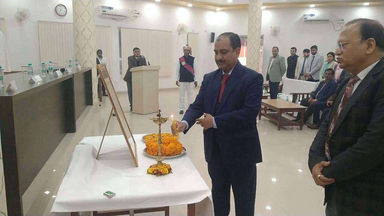 राष्ट्रीय लोक अदालत का उद्घाटन करते जिला जज राष्ट्रीय लोक अदालत का उद्घाटन करते जिला जज