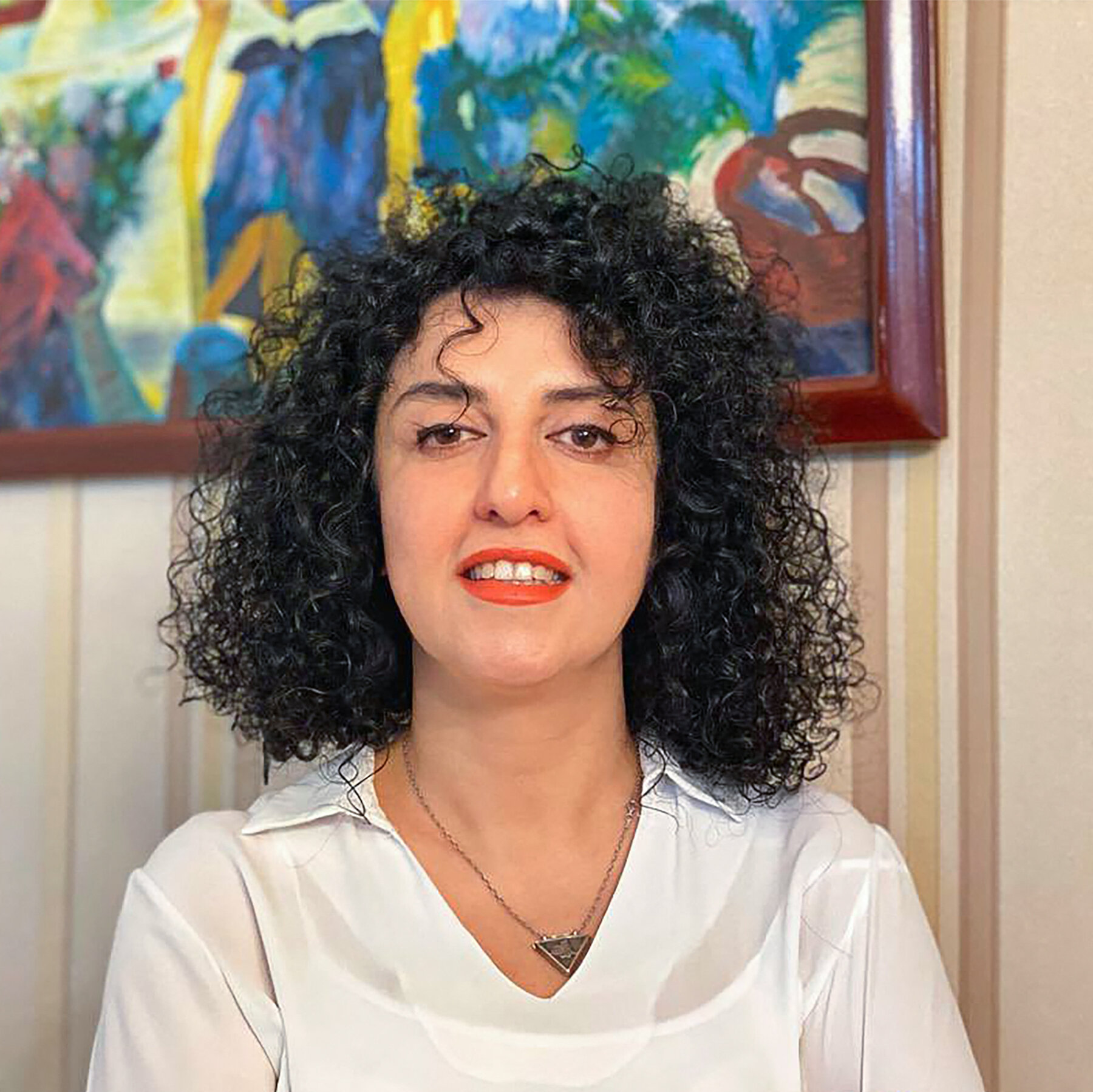 नोबेल शांति पुरस्कार से सम्मानित नरगिस मोहम्मदी नोबेल शांति पुरस्कार से सम्मानित नरगिस मोहम्मदी