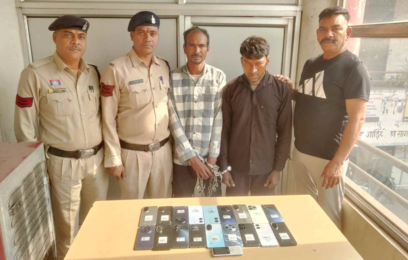 चोरी का आरोप‍ित पुल‍िस गिरफ्त में