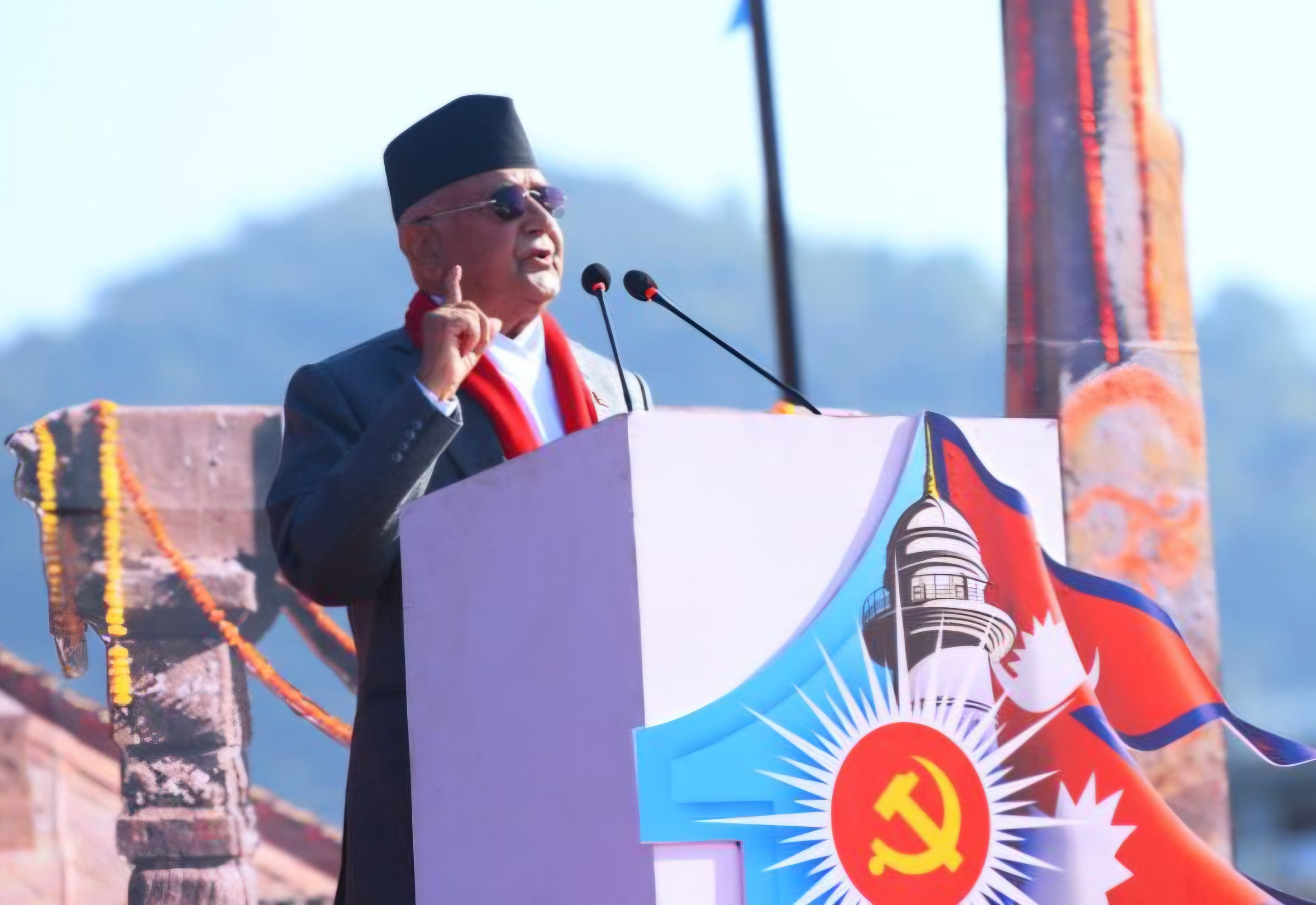 महाधिवेशन को संबोधित करते हुए ओली