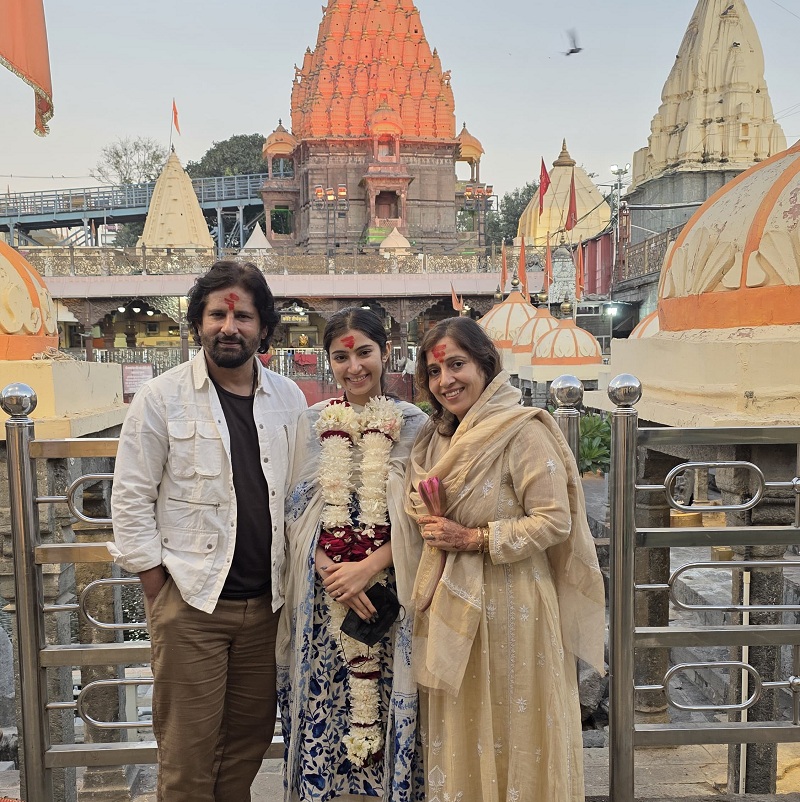 राज अर्जुन एवं सारा अर्जुन ने किए महाकालेश्वर दर्शन राज अर्जुन एवं सारा अर्जुन ने किए महाकालेश्वर दर्शन