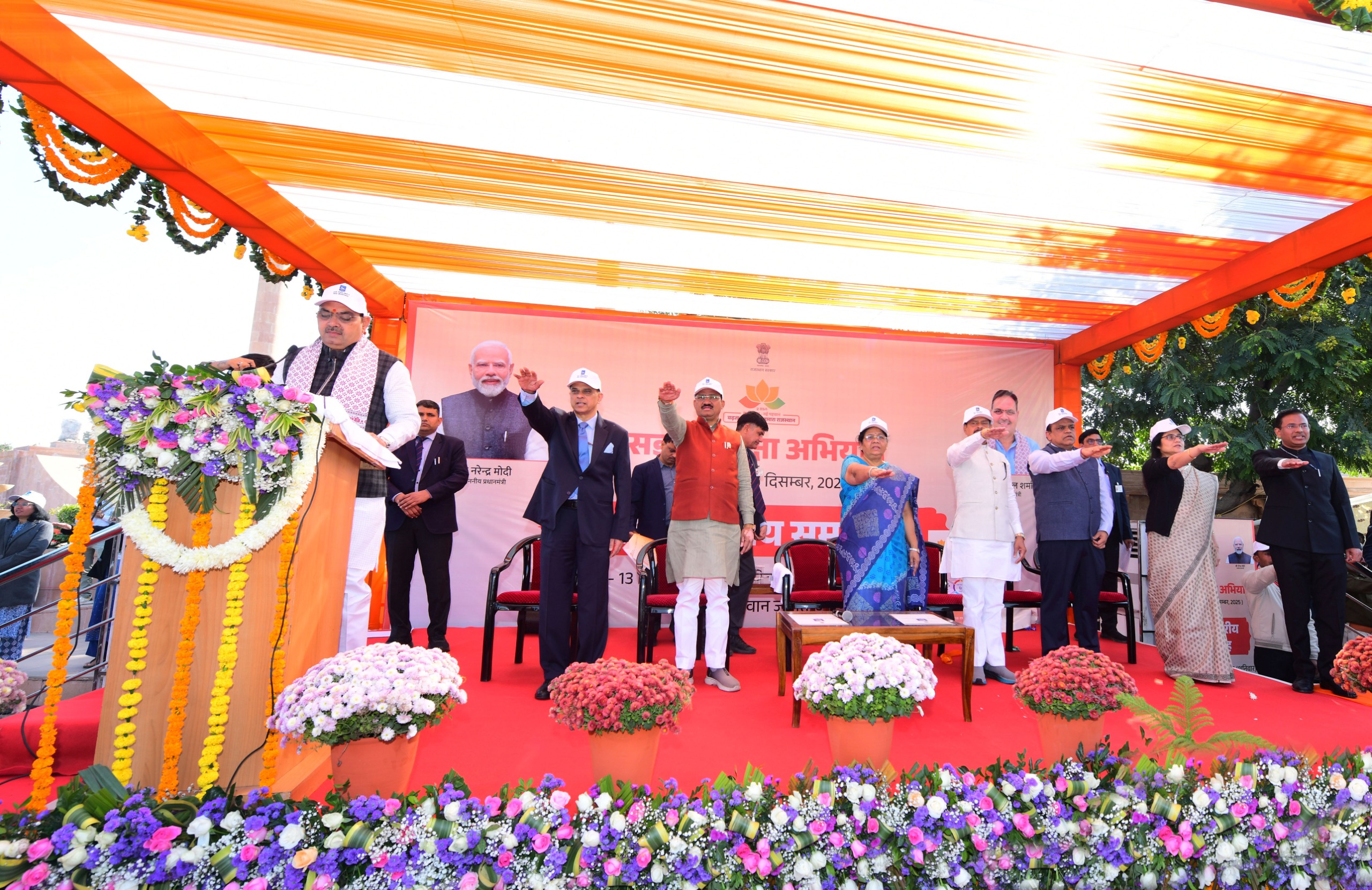 मुख्यमंत्री भजनलाल शर्मा ने सड़क सुरक्षा जन-जागृति रथों को दिखाई हरी झण्डी मुख्यमंत्री भजनलाल शर्मा ने सड़क सुरक्षा जन-जागृति रथों को दिखाई हरी झण्डी