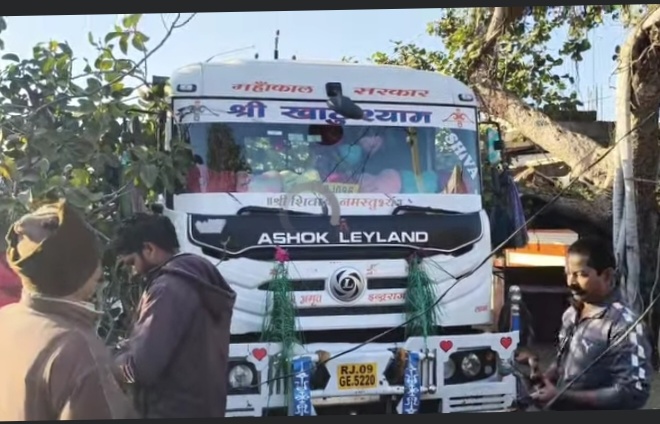 परवलिया चौराहे पर दुर्घटना