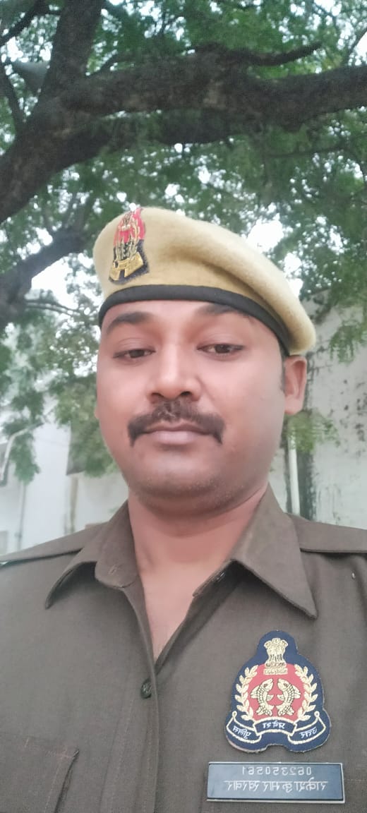 सीतापुर जीआरपी में तैनात हेड कांस्टेबल राकेश खरवार सीतापुर जीआरपी में तैनात हेड कांस्टेबल राकेश खरवार