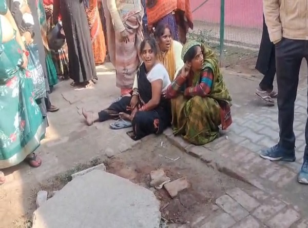 रोते बिलखते परिजन