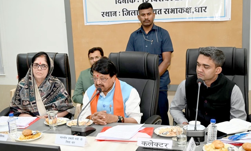 मंत्री कैलाश विजयवर्गीय की अध्यक्षता में हुई जिला विकास सलाहकार समिति की बैठक