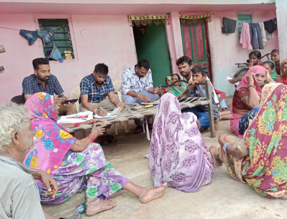 प्रशासन गांव की ओर प्रशासन गांव की ओर