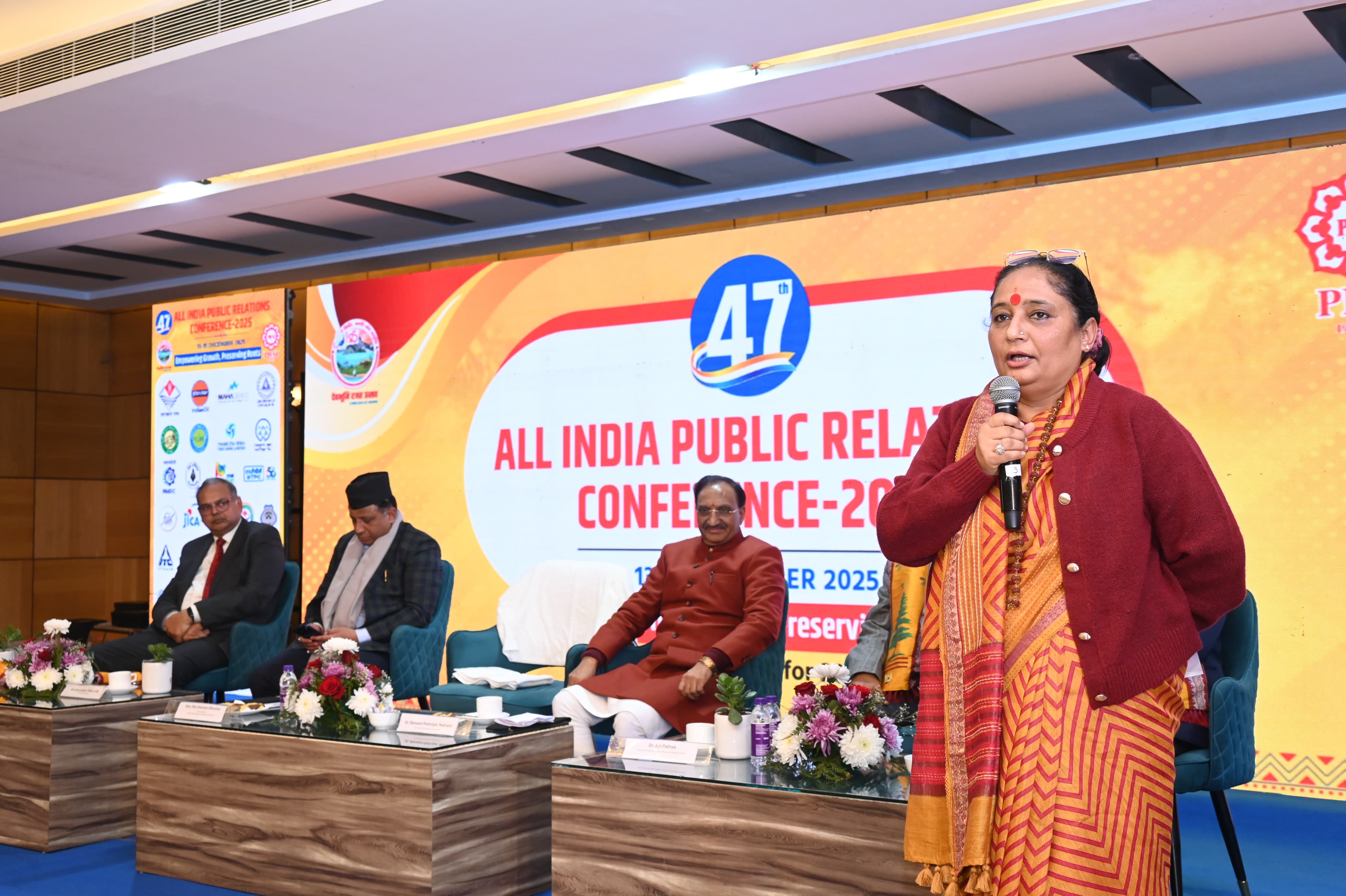 विधानसभा अध्यक्ष ऋतु खंडूरी कार्यक्रम को संबोधित करती विधानसभा अध्यक्ष ऋतु खंडूरी कार्यक्रम को संबोधित करती