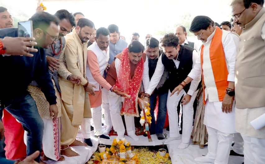 मुख्यमंत्री डॉ. मोहन यादव ने इंदौर में नवीन एमवाय अस्पताल भवन के निर्माण कार्य का भूमि पूजन किया