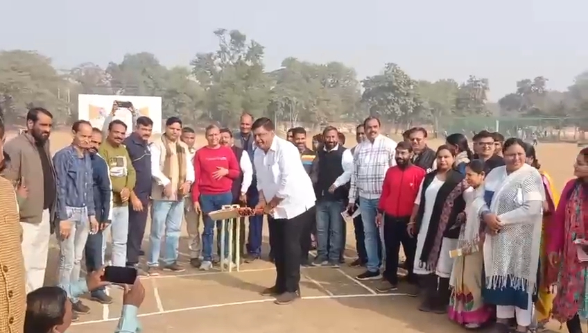 अलवर। प्रतियोगिता का शुभारम्भ करते वन मंत्री संजय शर्मा। अलवर। प्रतियोगिता का शुभारम्भ करते वन मंत्री संजय शर्मा।