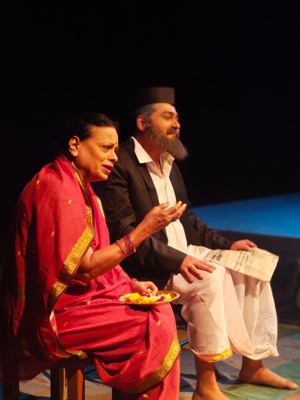 संघ गंगा के तीन भागीरथ का मंचन की कुछ झलकियां संघ गंगा के तीन भागीरथ का मंचन की कुछ झलकियां