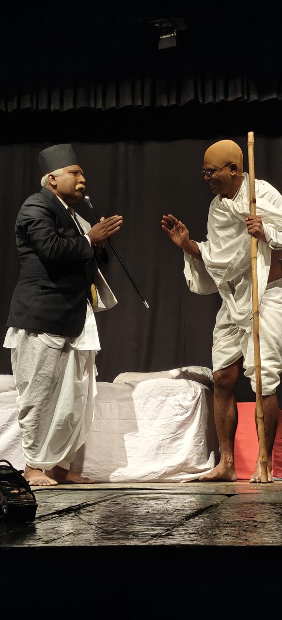 संघ गंगा के तीन भागीरथ का मंचन की कुछ झलकियां संघ गंगा के तीन भागीरथ का मंचन की कुछ झलकियां