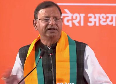 कार्यकर्ताओं को संबोधित करते पंकज चौधरी